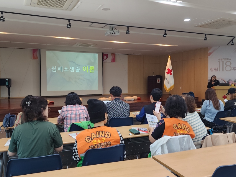 연수구는 지난 4일 대한적십자사 인천지사 강당에서 지역자율방재단원 16명을 대상으로 재난 대응 전문성을 높이기 위한 전문교육인 심폐소생술 교육을 진행했다